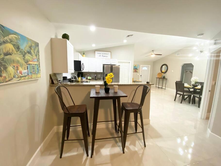 Spacious Home Near Downtown & The Beach 德尔雷比奇 外观 照片