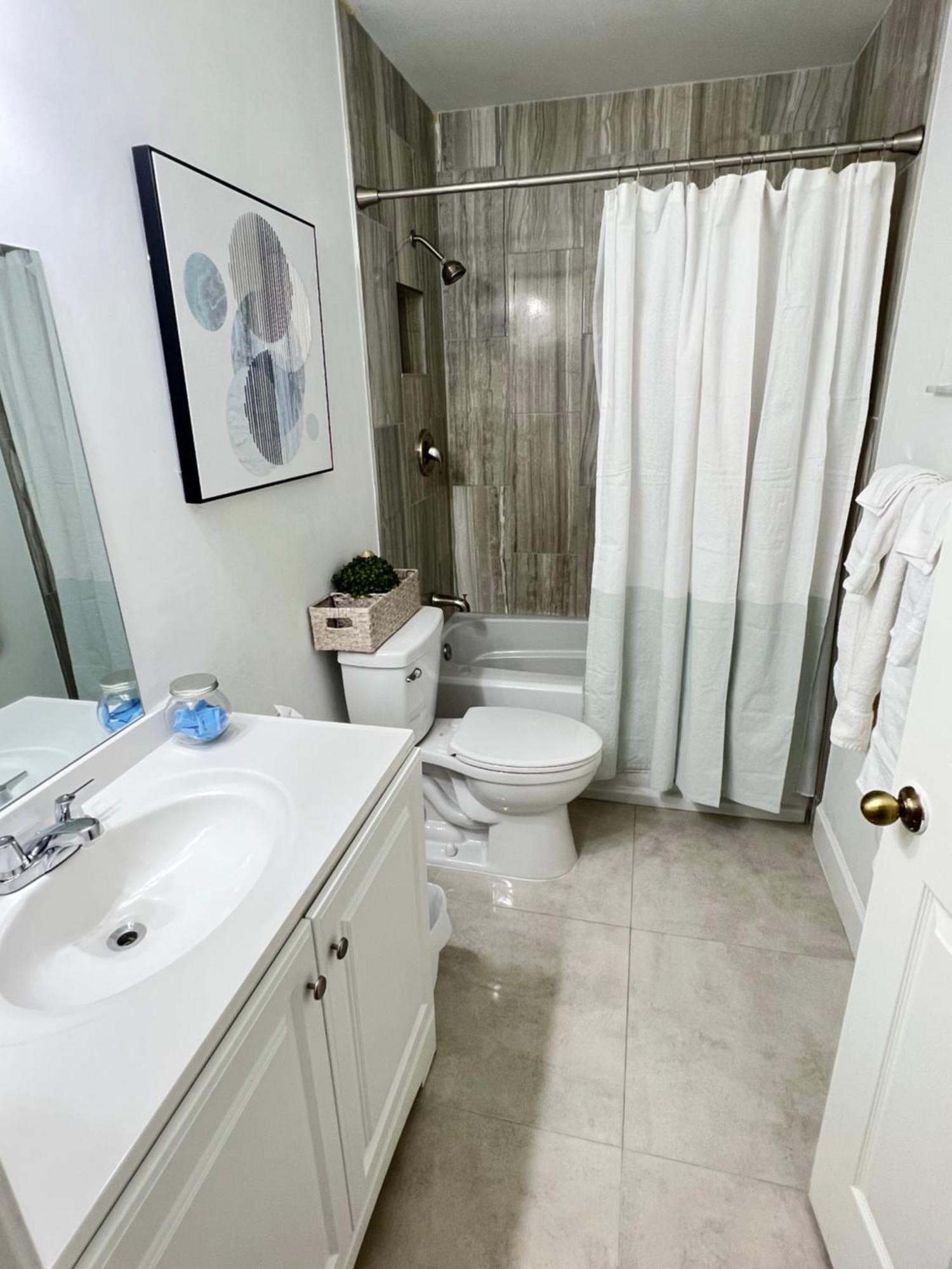 Spacious Home Near Downtown & The Beach 德尔雷比奇 外观 照片