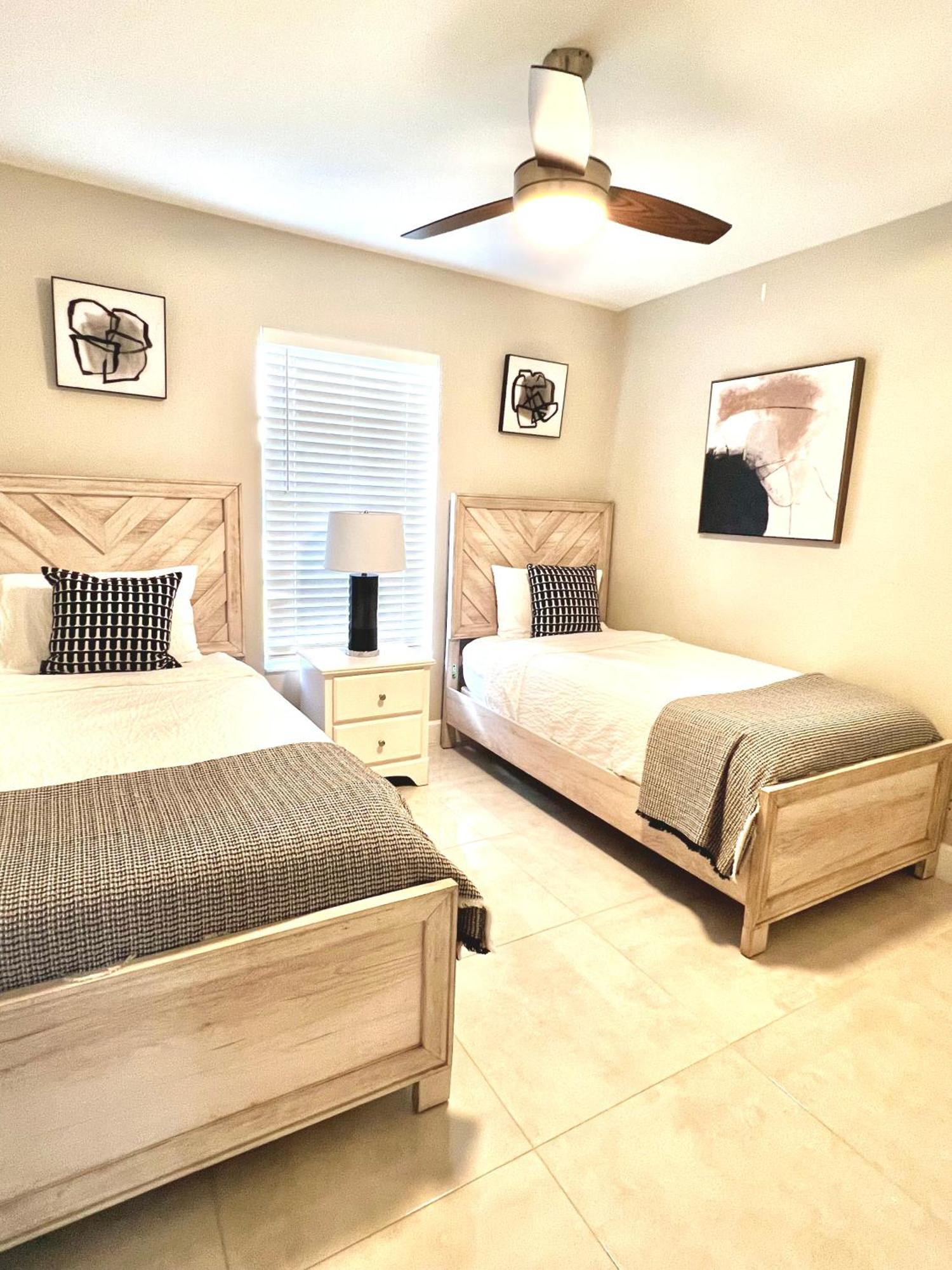Spacious Home Near Downtown & The Beach 德尔雷比奇 外观 照片